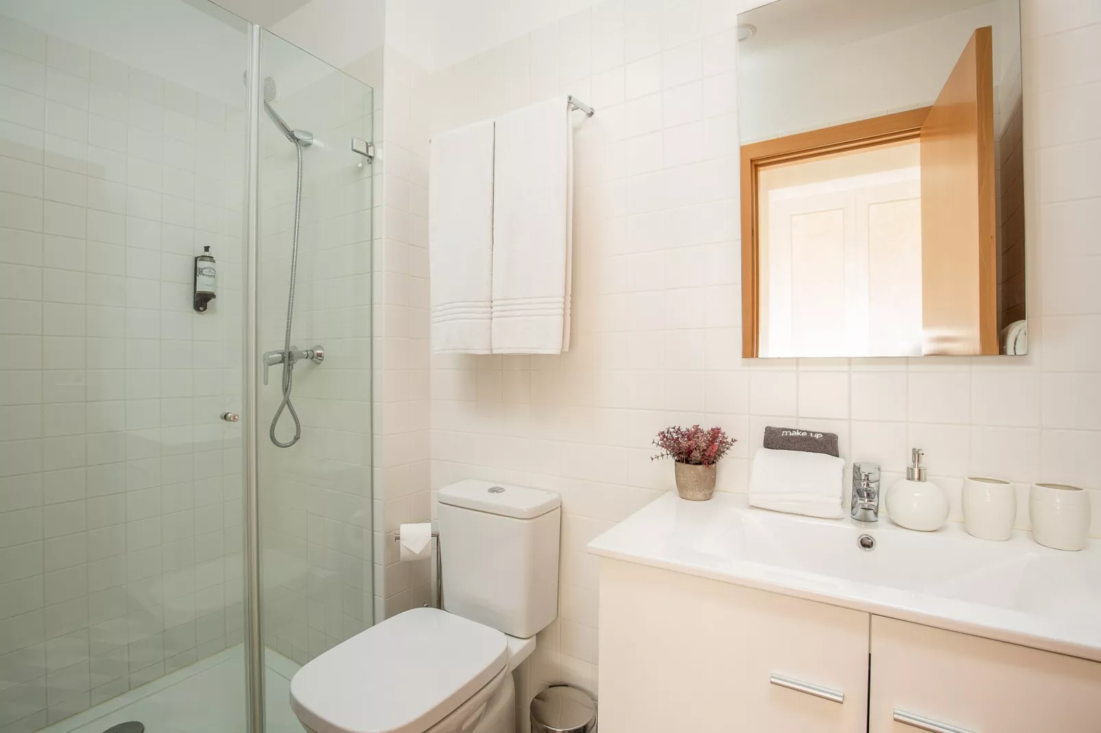 YOUROPO - Cosy 2-Bathroom