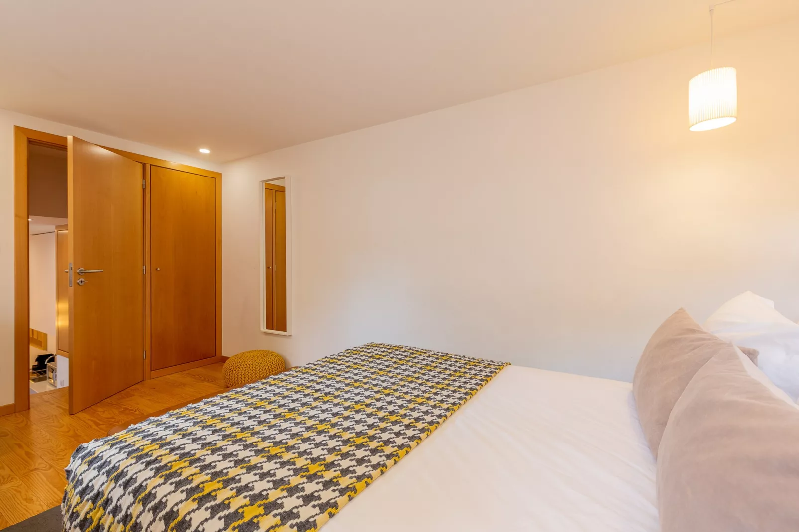 YOUROPO - Cosy 4-Bedroom