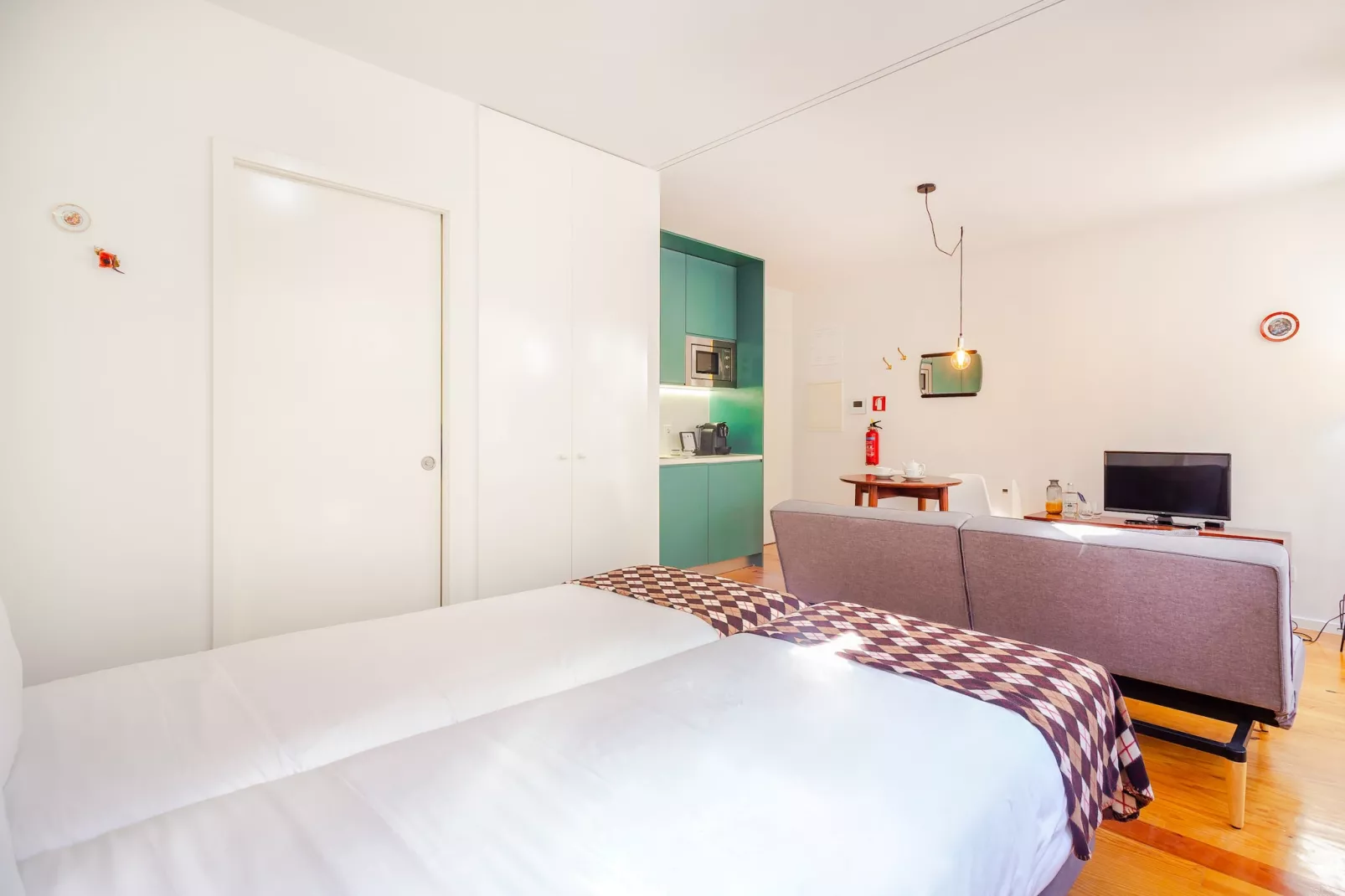 YOUROPO - The Tower 2T-Bedroom