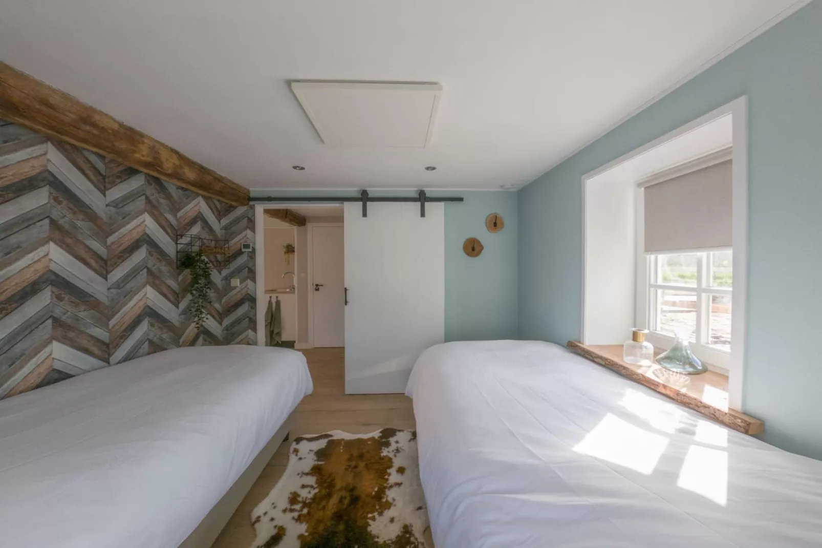 De woelige stal-Bedroom