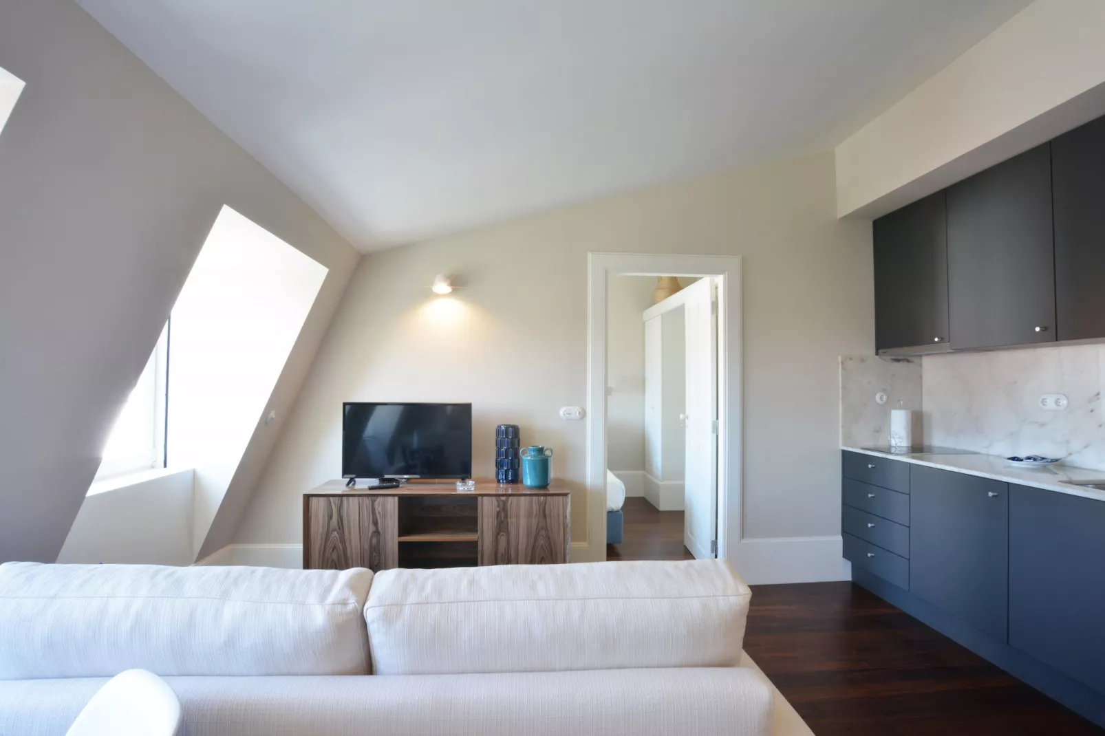 YOUROPO - Market 4A-Living room