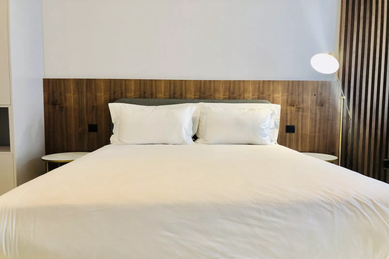 YOUROPO - Downtown 2C-Bedroom