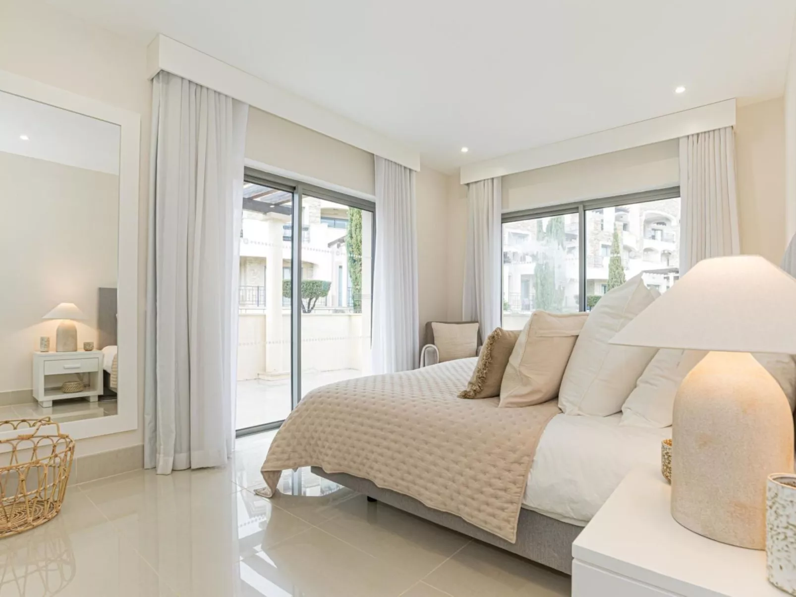 Pine Hills Reva Santuary Modern Elegance-Inside