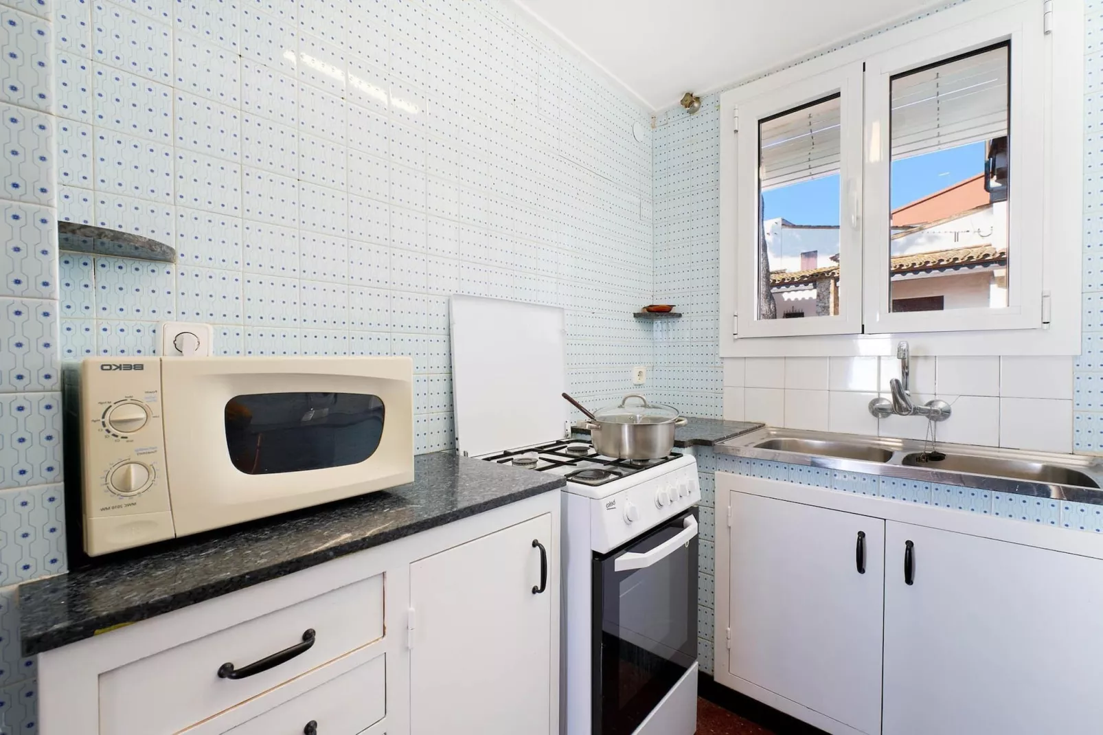 Pruneda-Kitchen