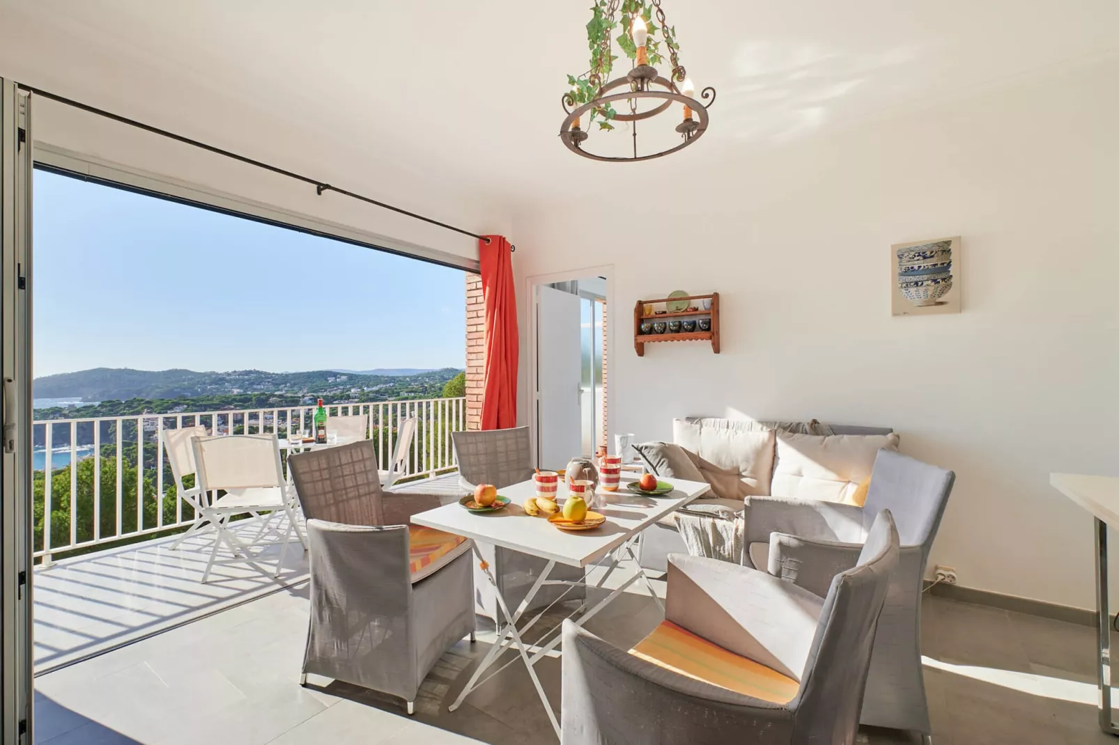 Miranda 3-Dining room