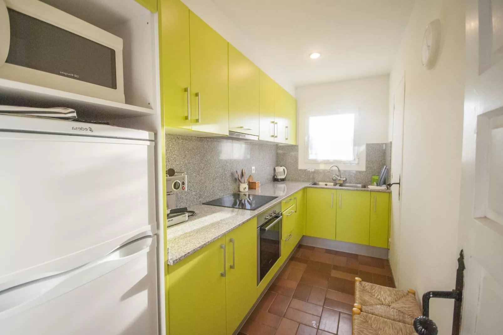 Medas 17-Kitchen