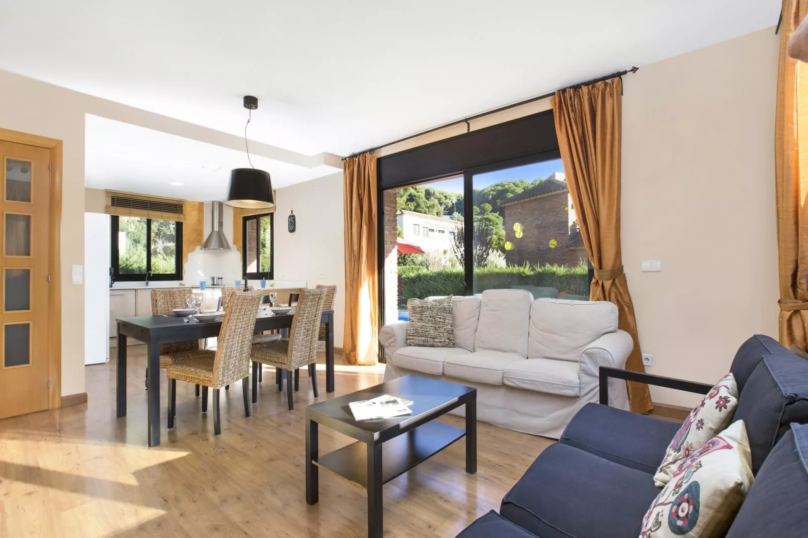Llevant 2-Living room