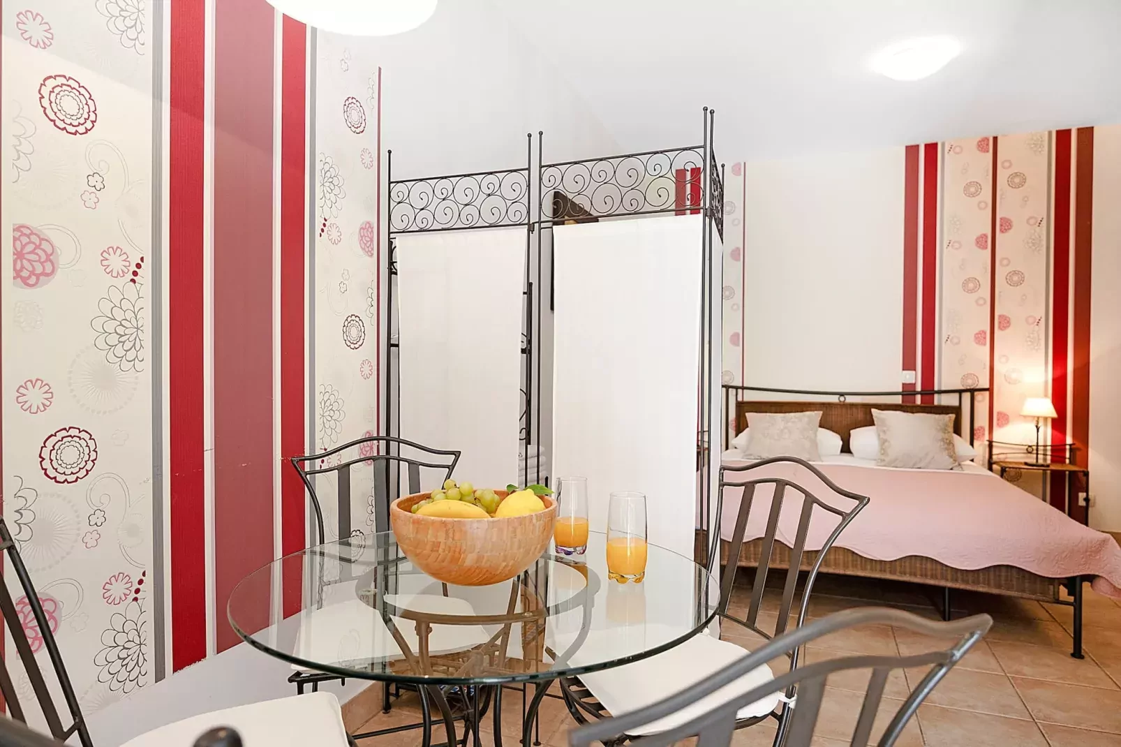 Blanka Studio - Shared Jacuzzi, Magical Garden-Dining room