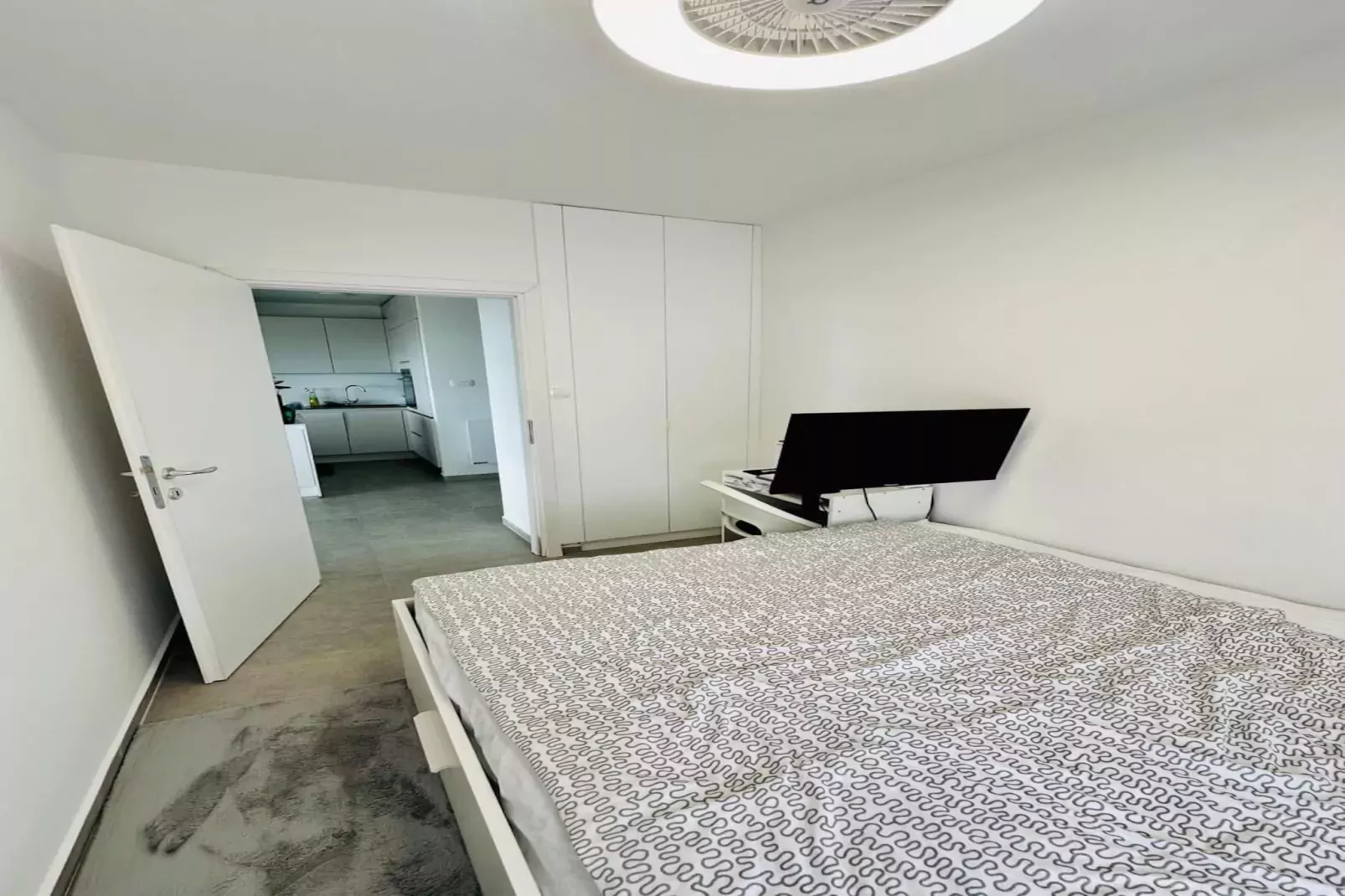Max - Two Bedroom Apt with Balcony and Sea View-Bedroom