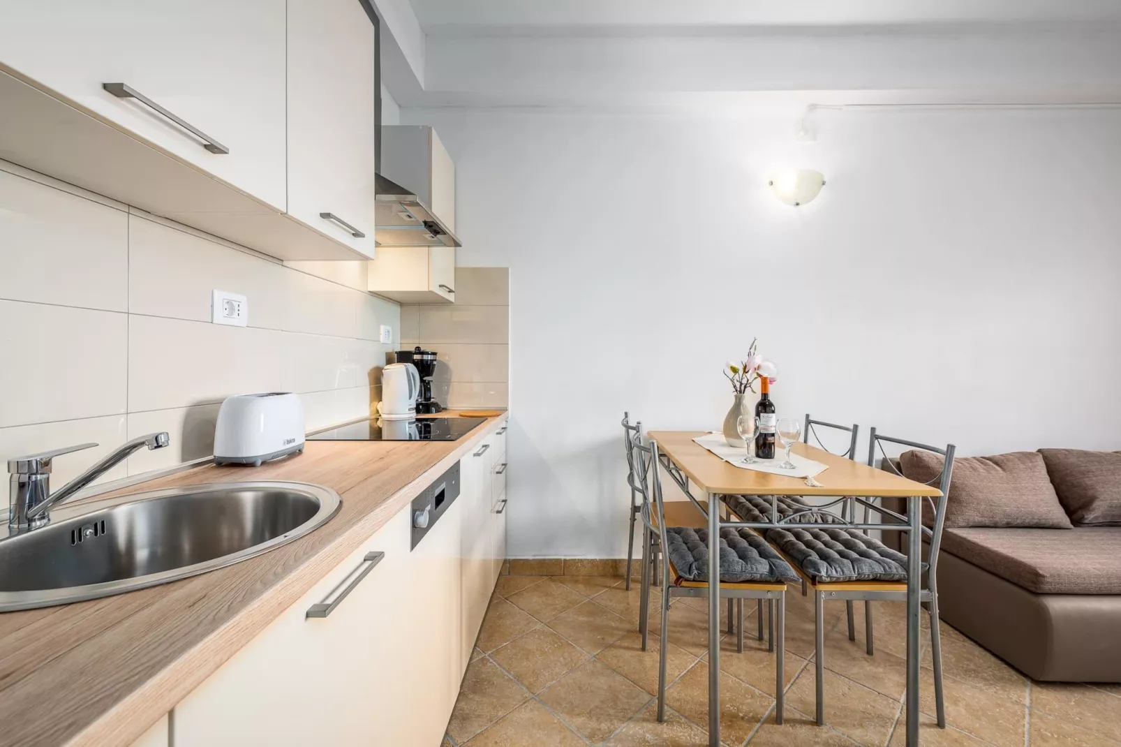 Lara 8 - Shared Pool, Sauna, Jacuzzi-Cuisine
