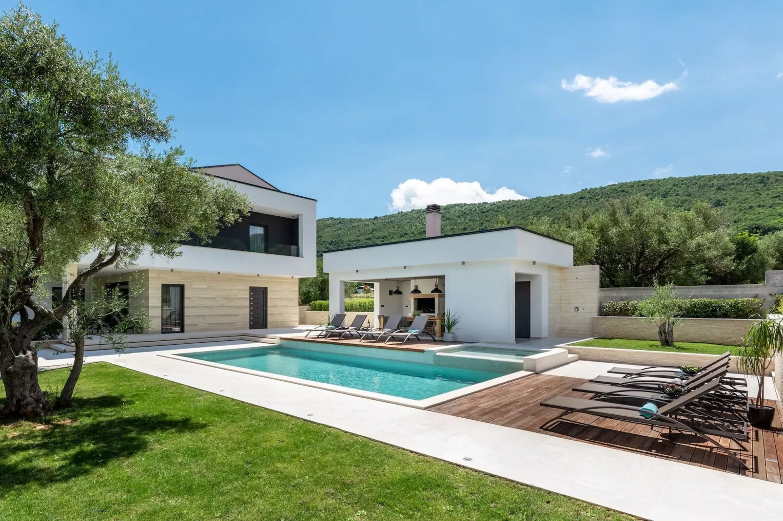 Luxurious Villa Laurea-Exterior summer