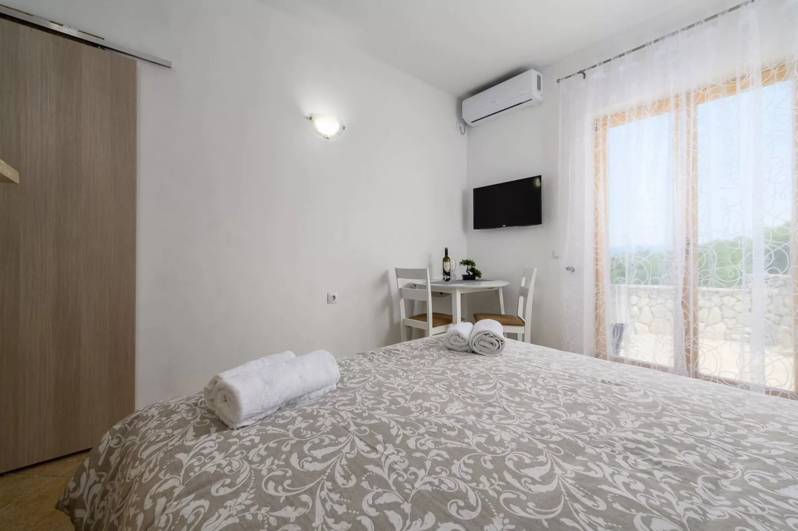Lara 9 - Shared Pool, Sauna, Jacuzzi-Schlafzimmer