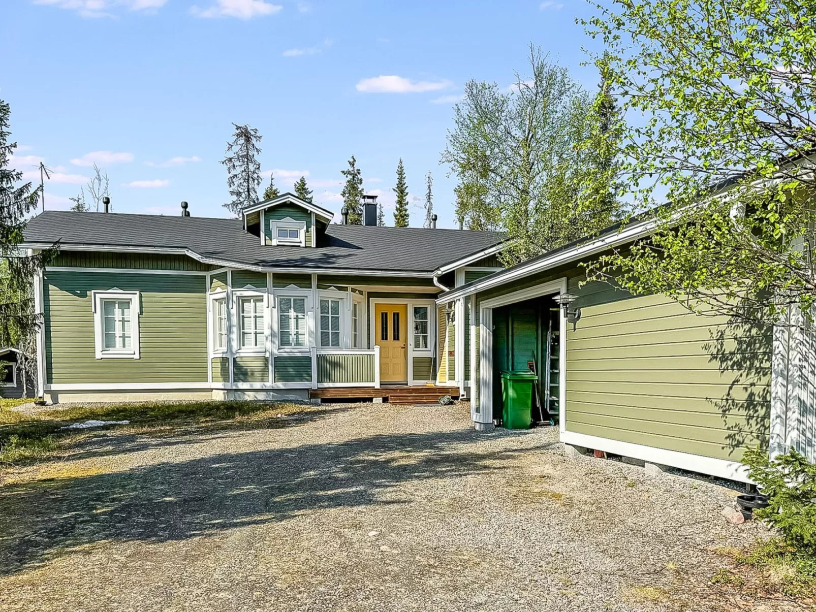 Villa taikavuosseli-Outside