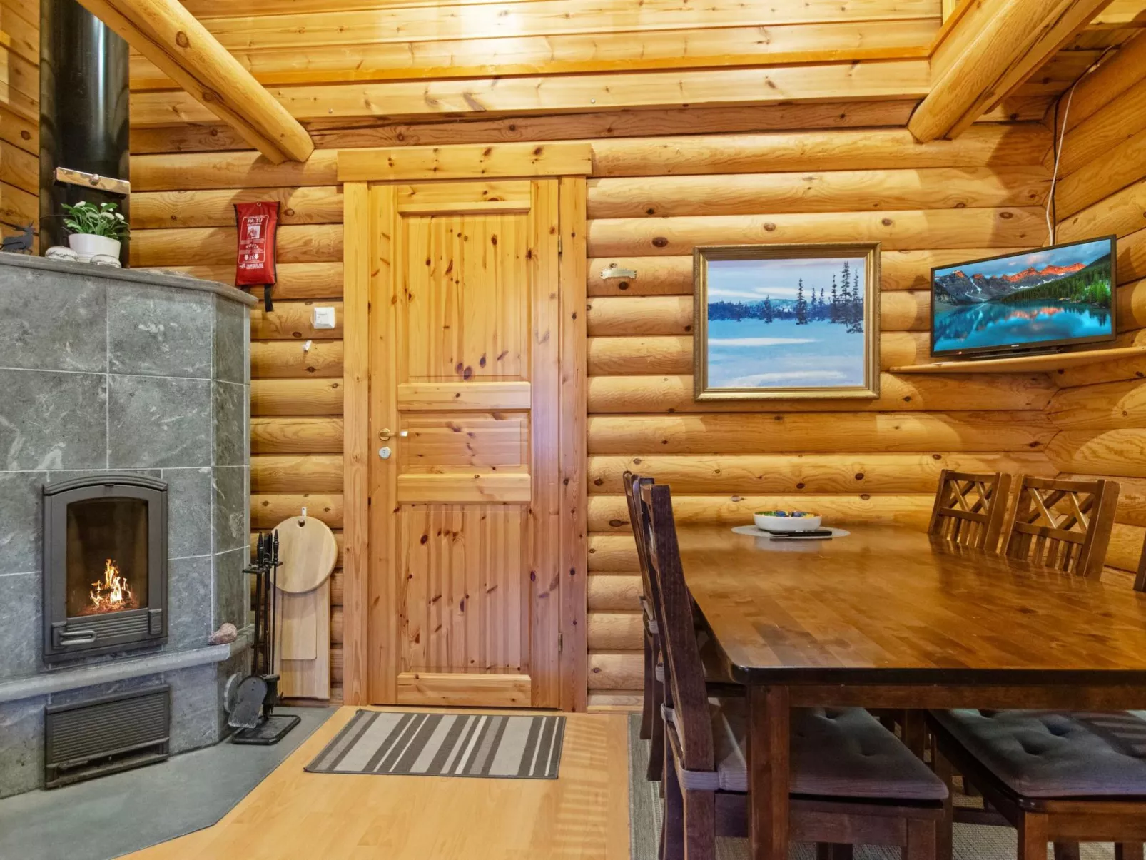 Kilpolan orvokki, pauliina ja karoliina-Inside