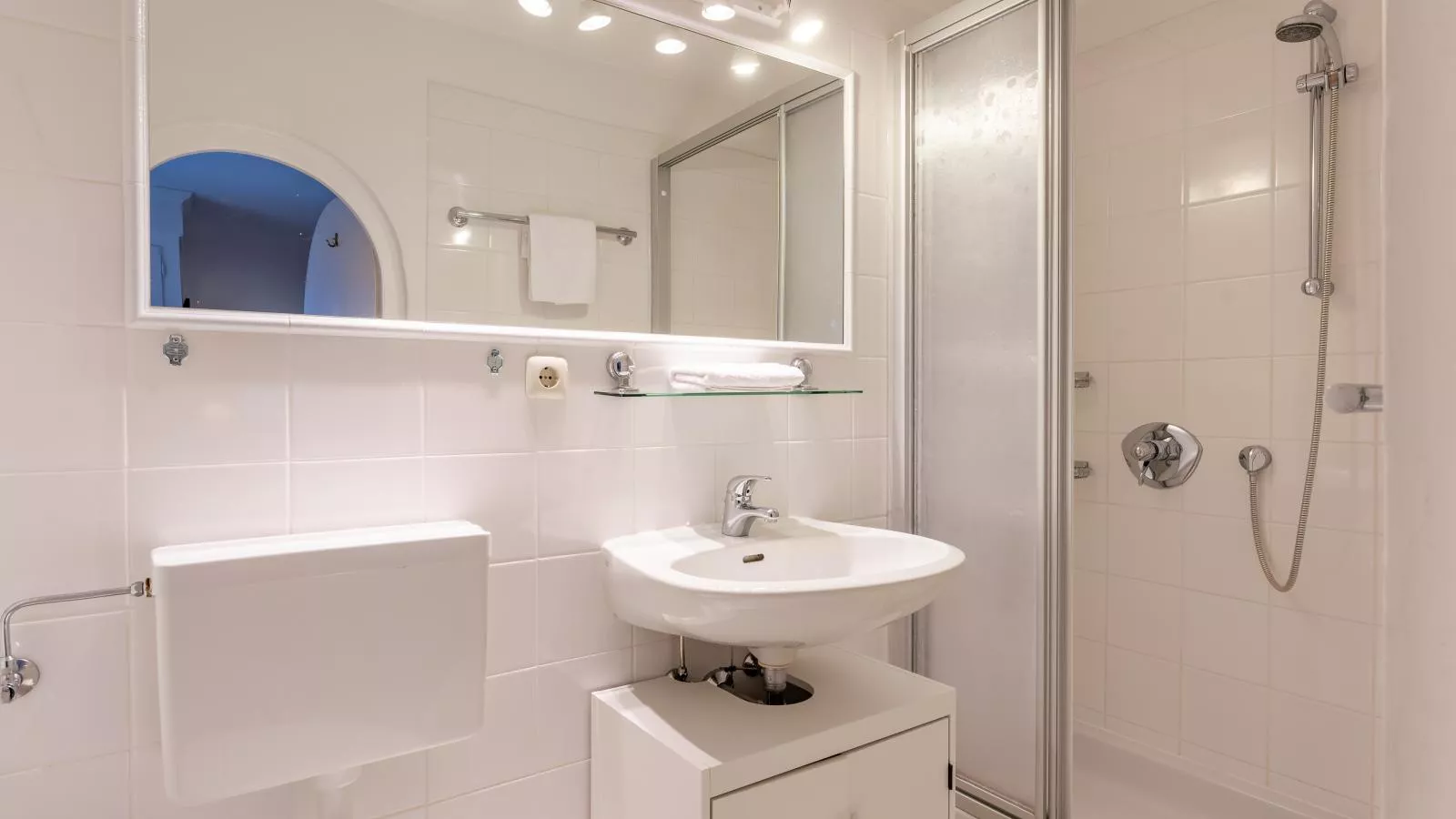 Flavon-Bathroom