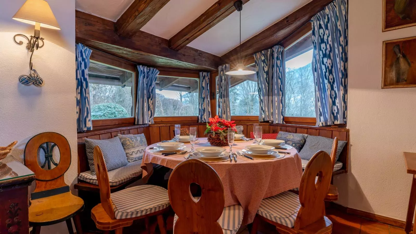 Flavon-Dining room