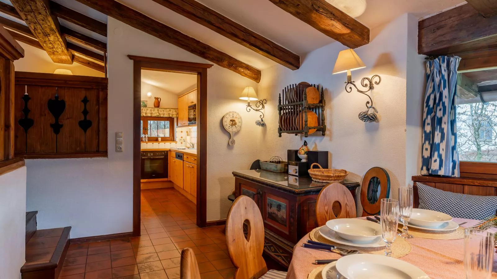 Flavon-Dining room