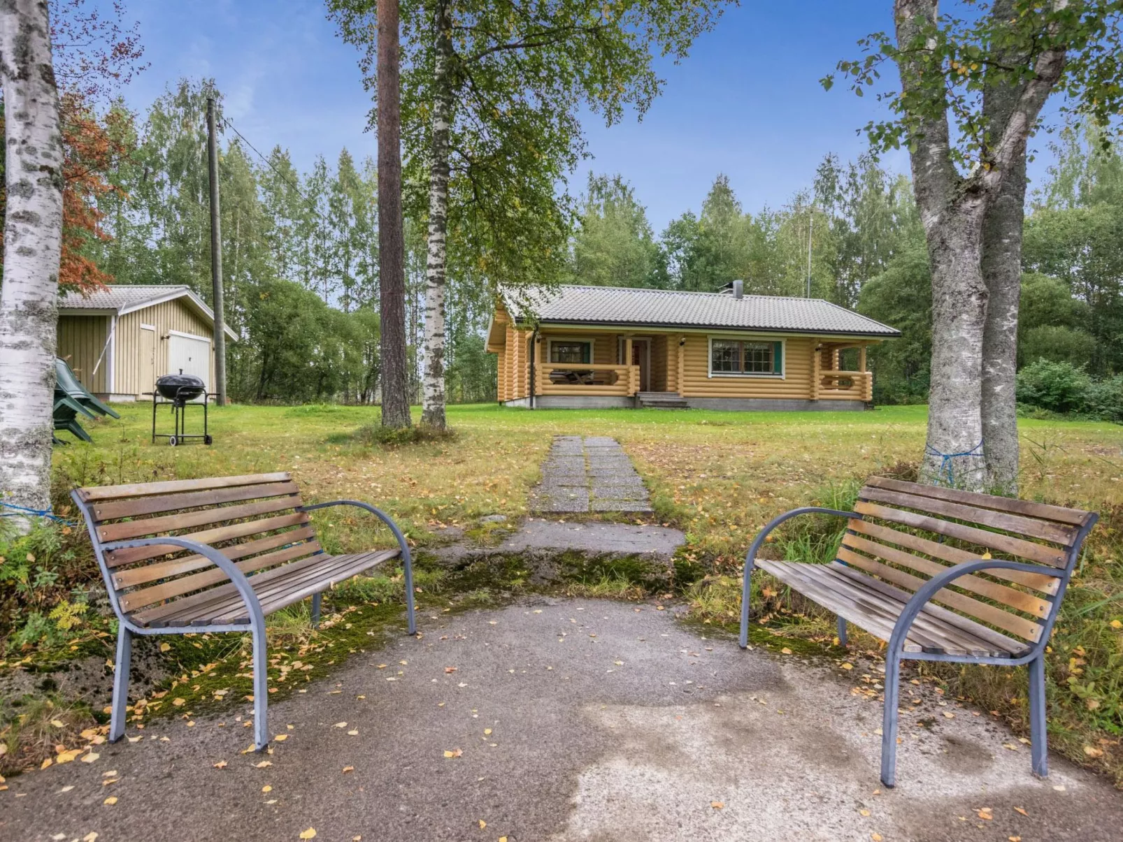 Uitonniemi, rummukkala-Outside