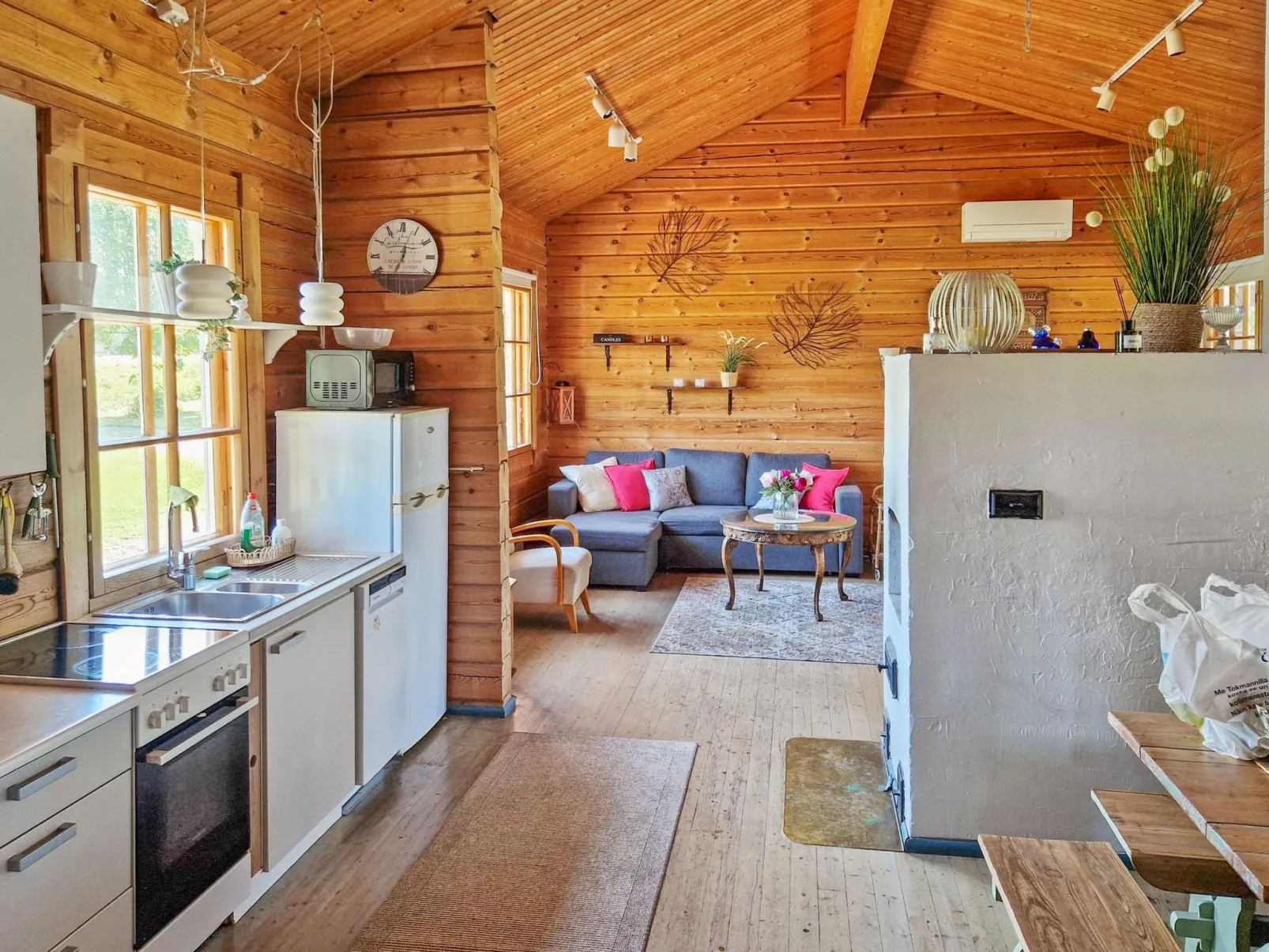 Annas beach-Inside