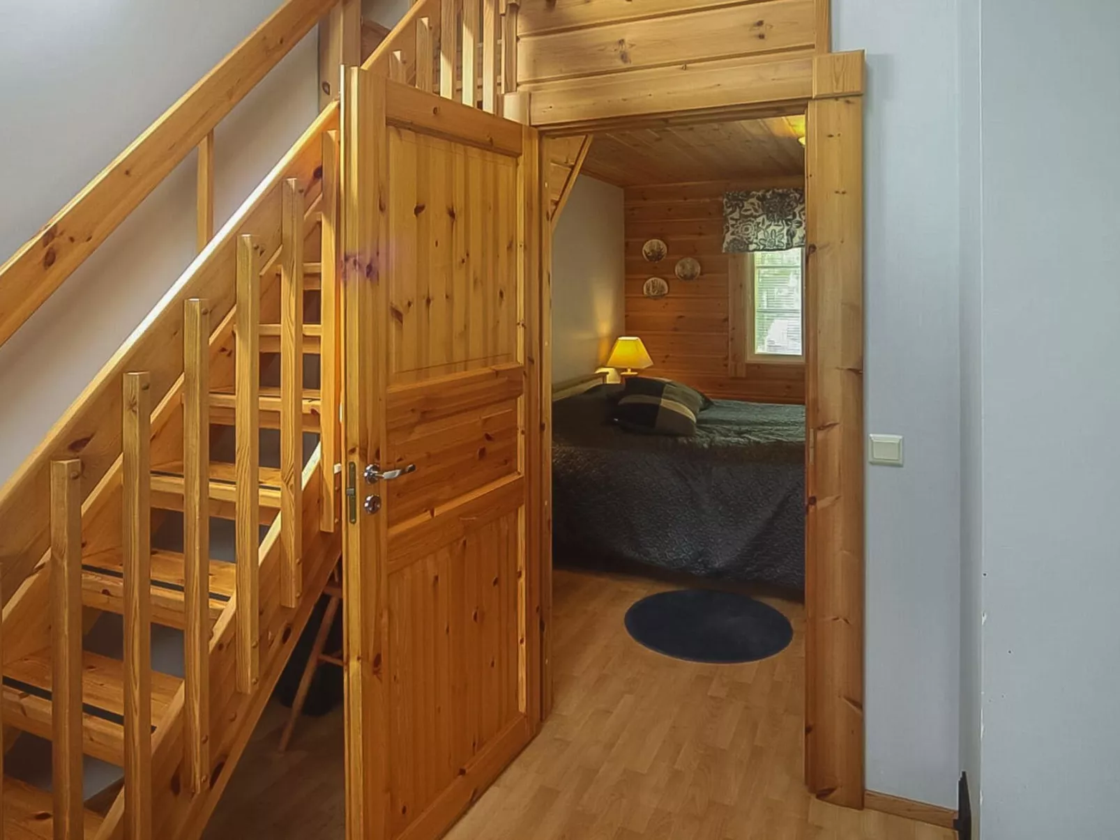 Aallotar kuiskaus-Inside