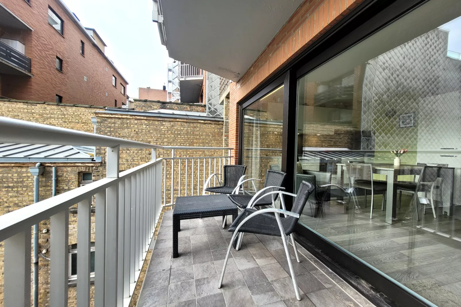 EMBASSY 0203-Terrassenbalkon