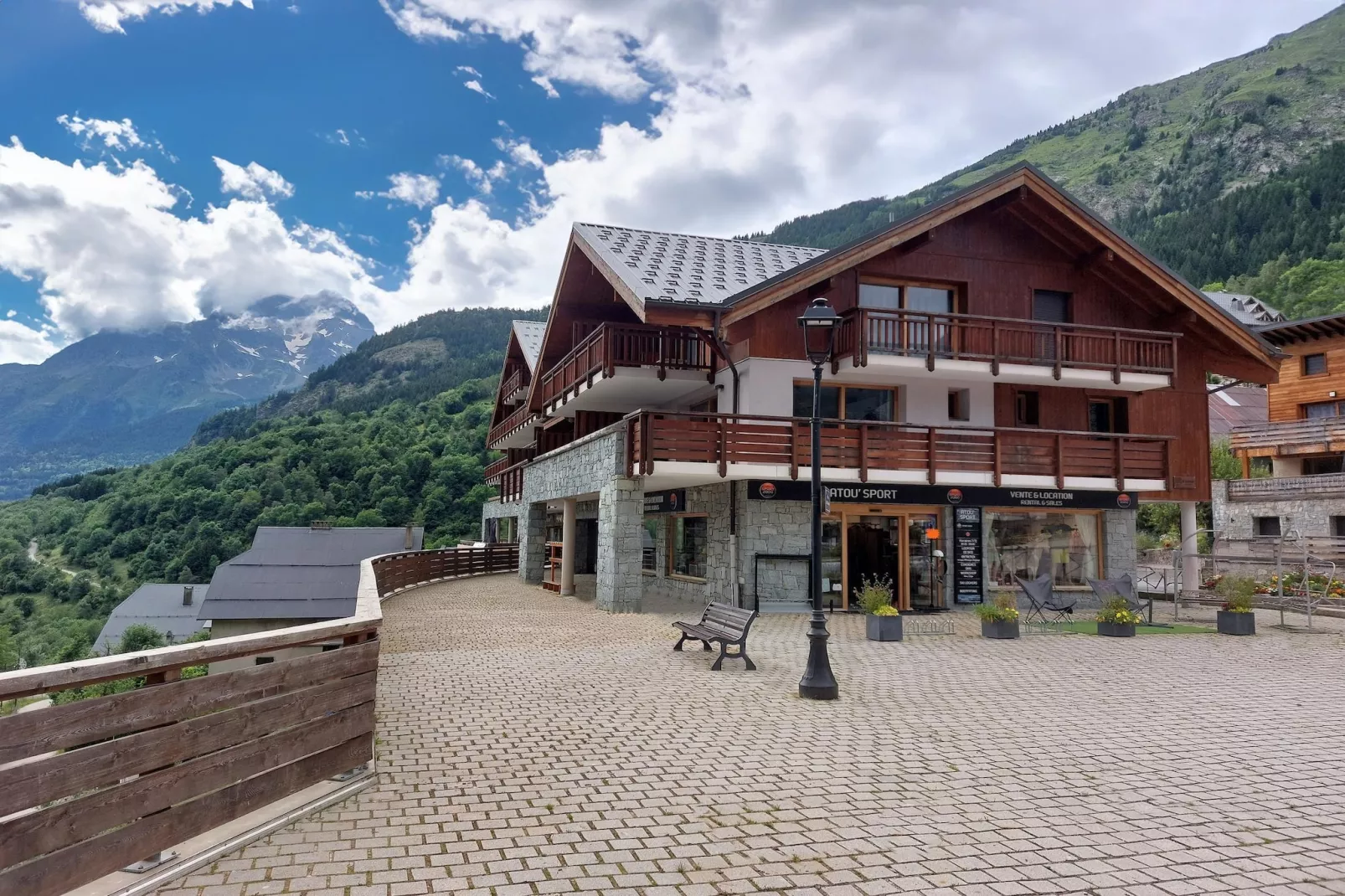 VAUJANY Le Saphir-A38P-Außenbereich Sommer