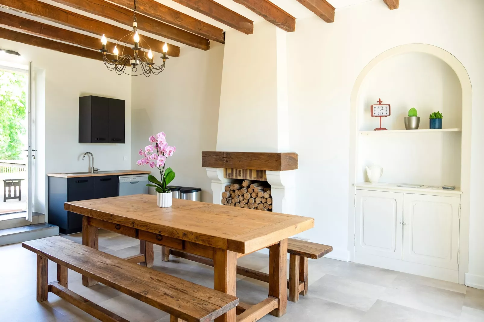 Maison de charme avec piscine à Coubejours-Dining room