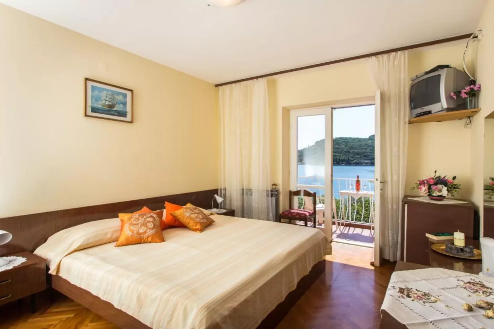Villa Malfi - Standard Double Room with Sea View (S3)-Bedroom