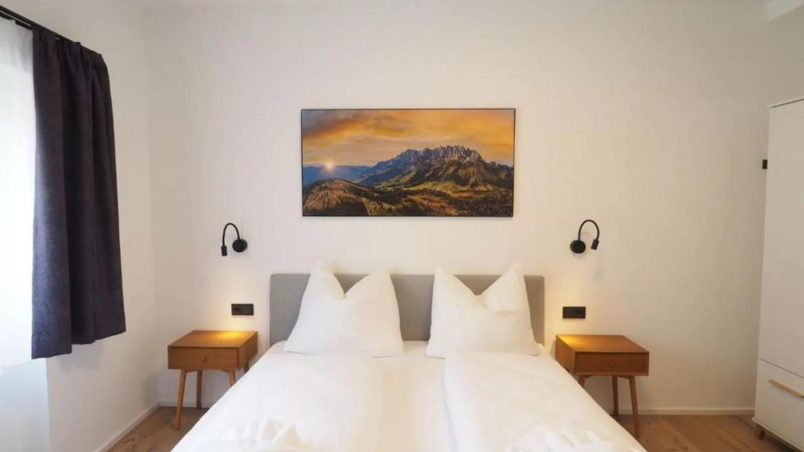 Leni Top 1-Bedroom