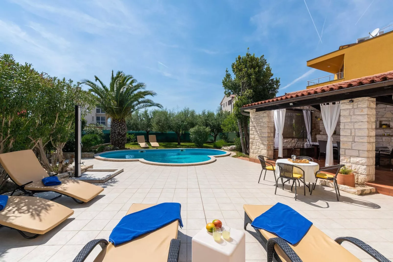 Villa Beauty with Private Pool-Gardens summer