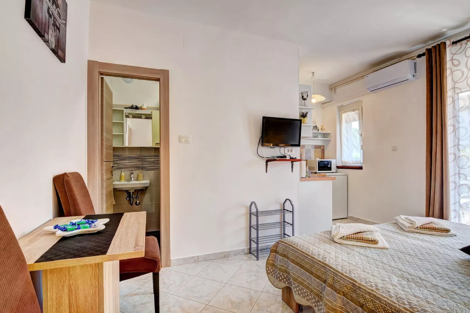 Kajfes A2 - Lovely Studio Apartment with Terrace-Floor plan