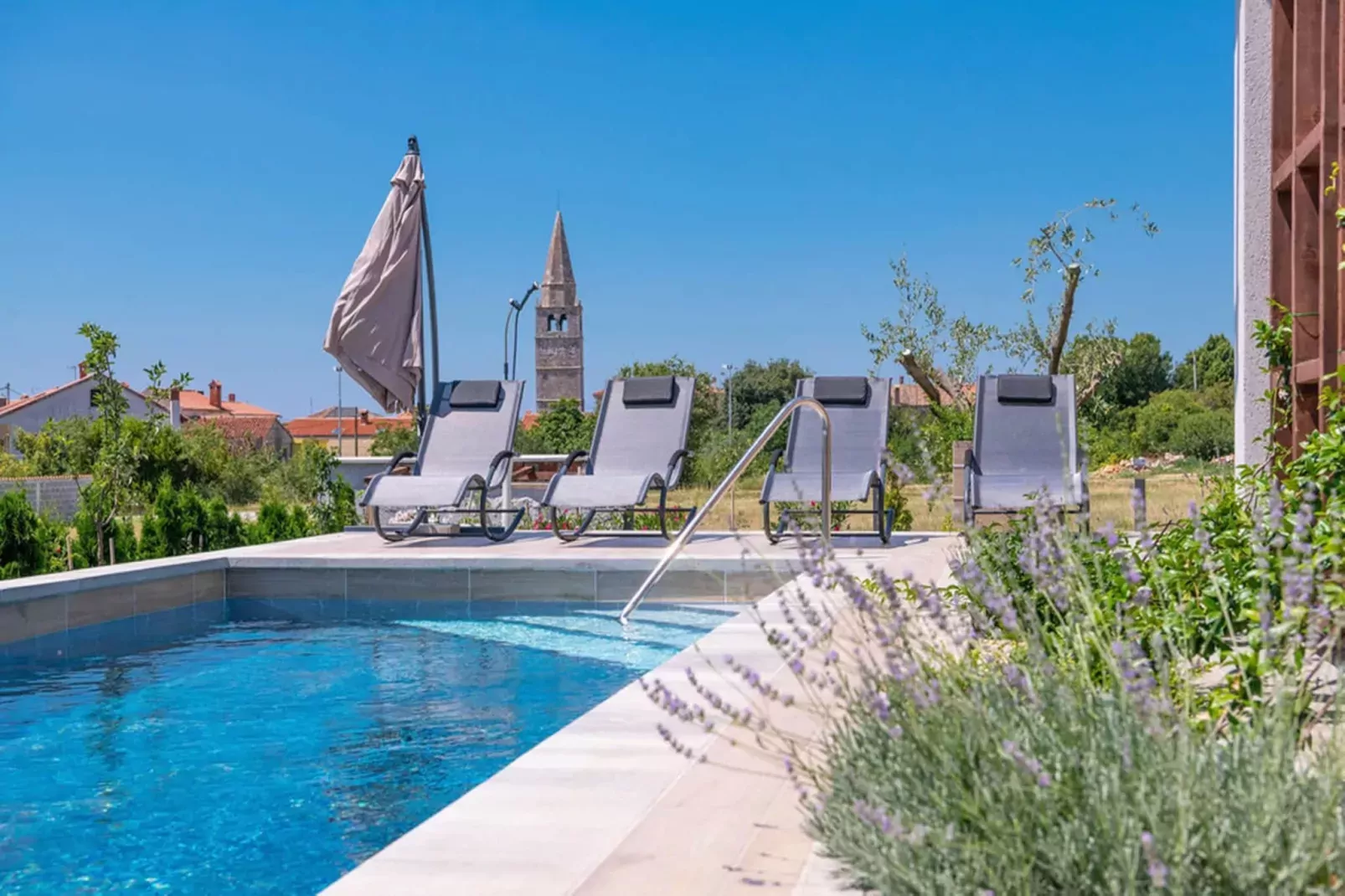 Villa Lily with Private Pool and a Lovely Garden-Schwimmbad