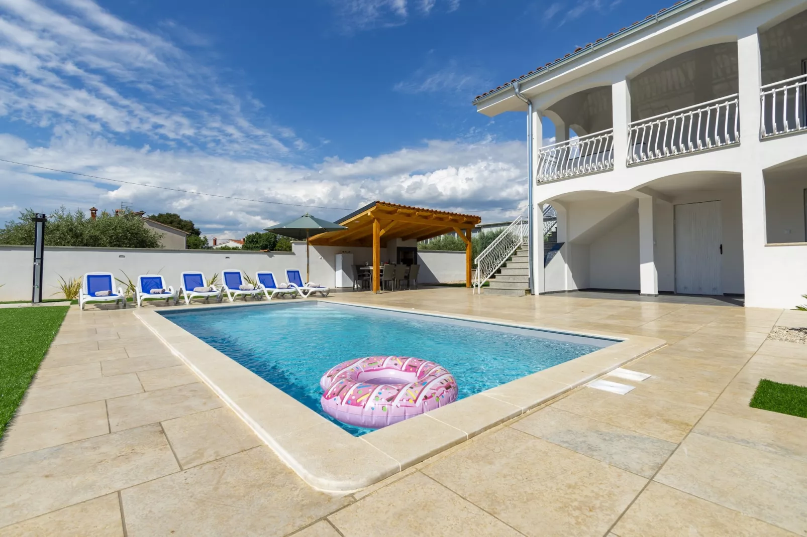 Villa Susanne with Private Pool-Außenbereich