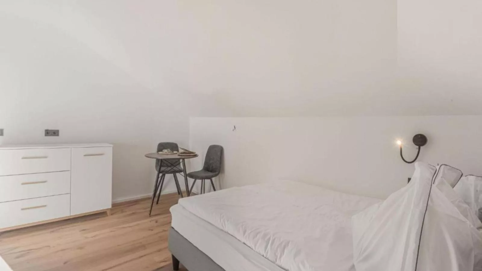 Leni Top 6-Living room