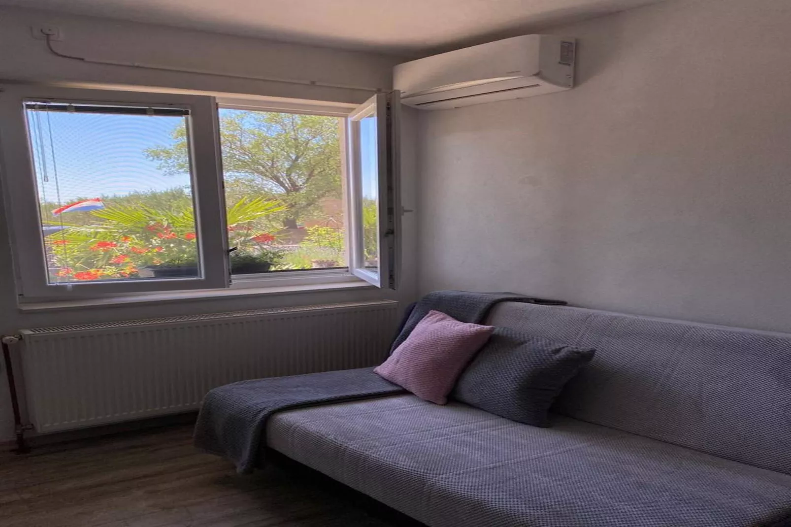 Apartment Ante-Living room