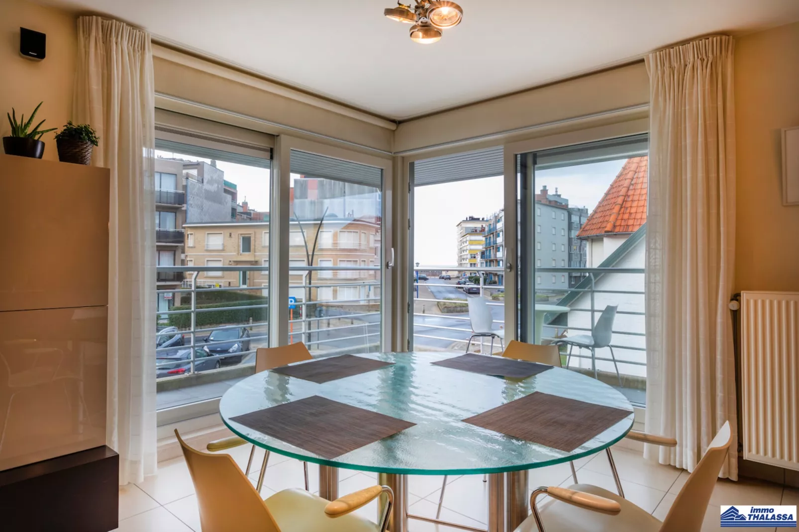 Amena 0101 + garage 14-Dining room