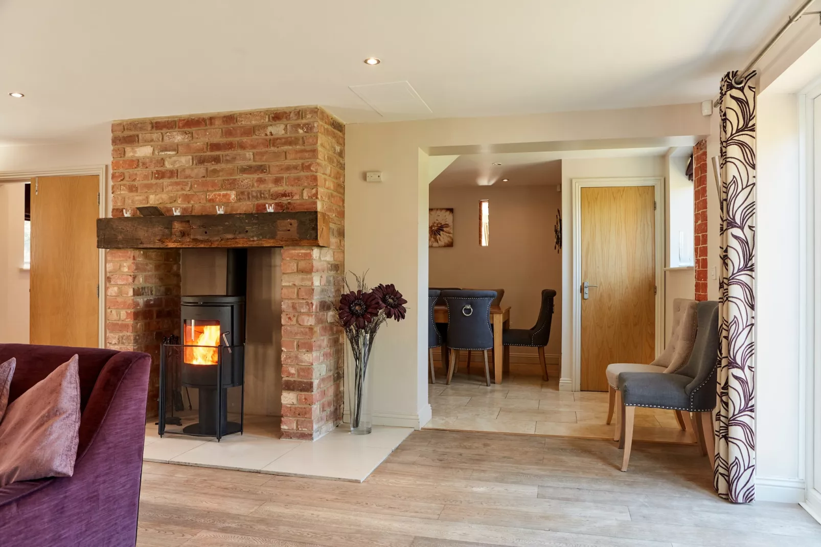 Sunshine Cottage-Living room