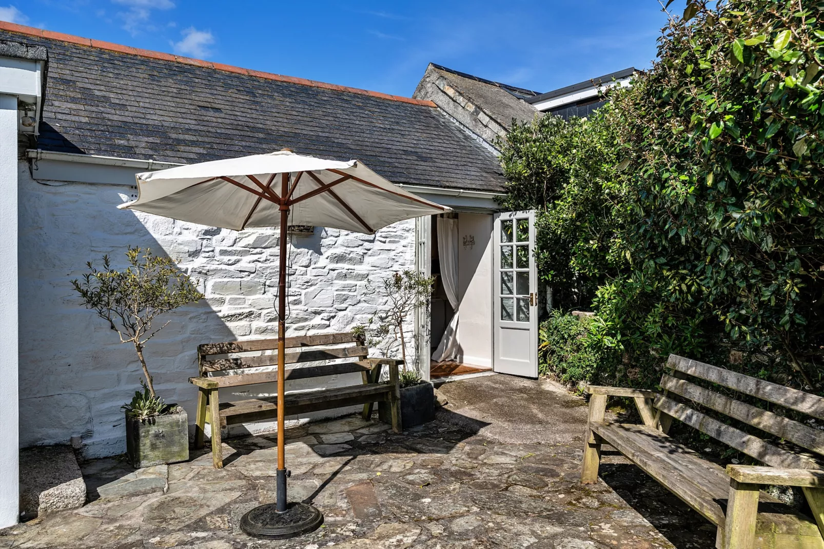 Lesceave Cottage-Reception hall