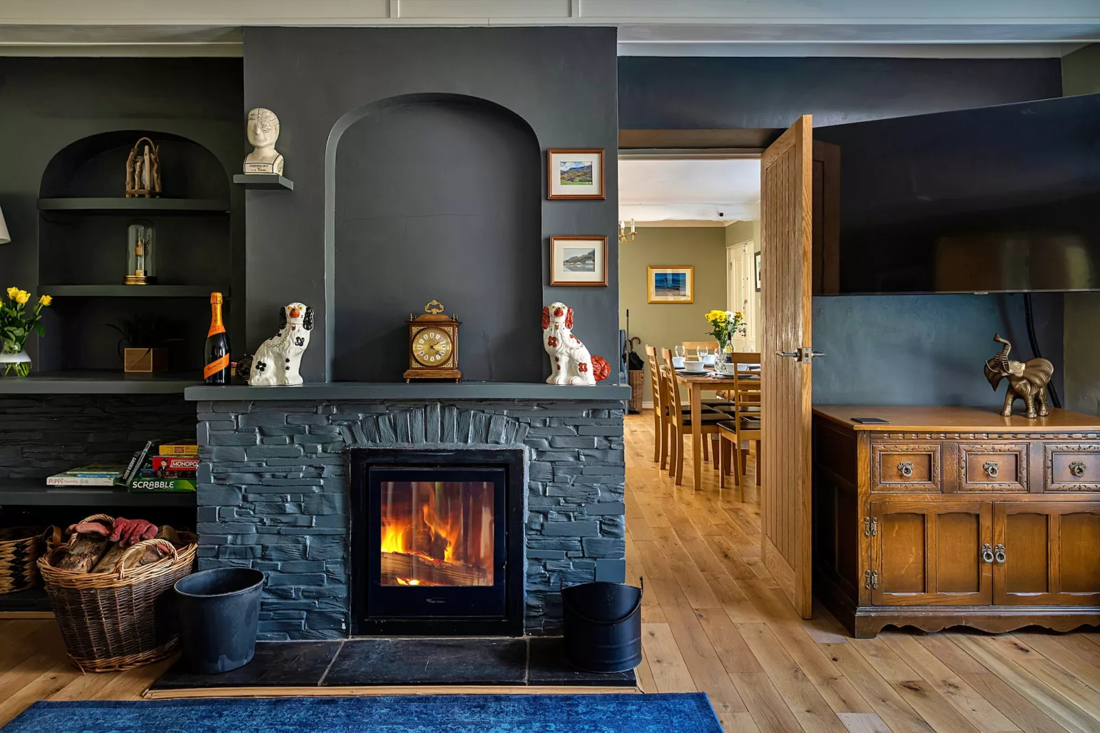 Felin Ship-Living room