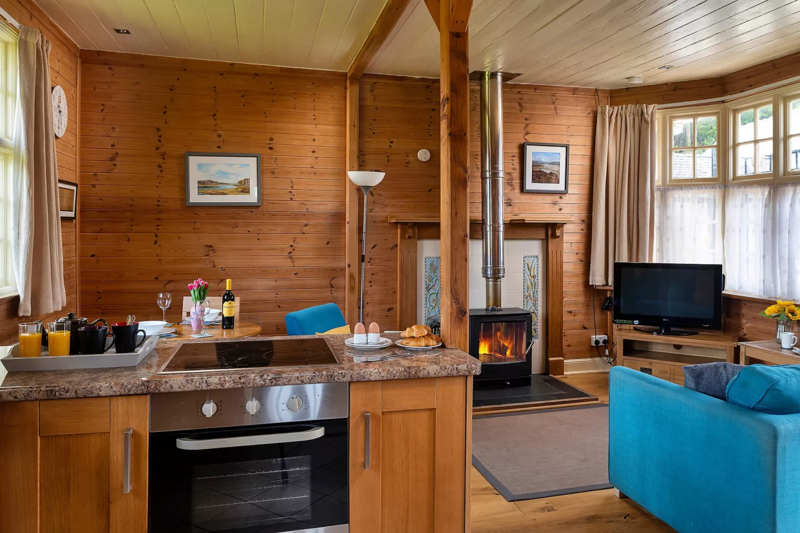 Toll Bridge Cottage-Living room