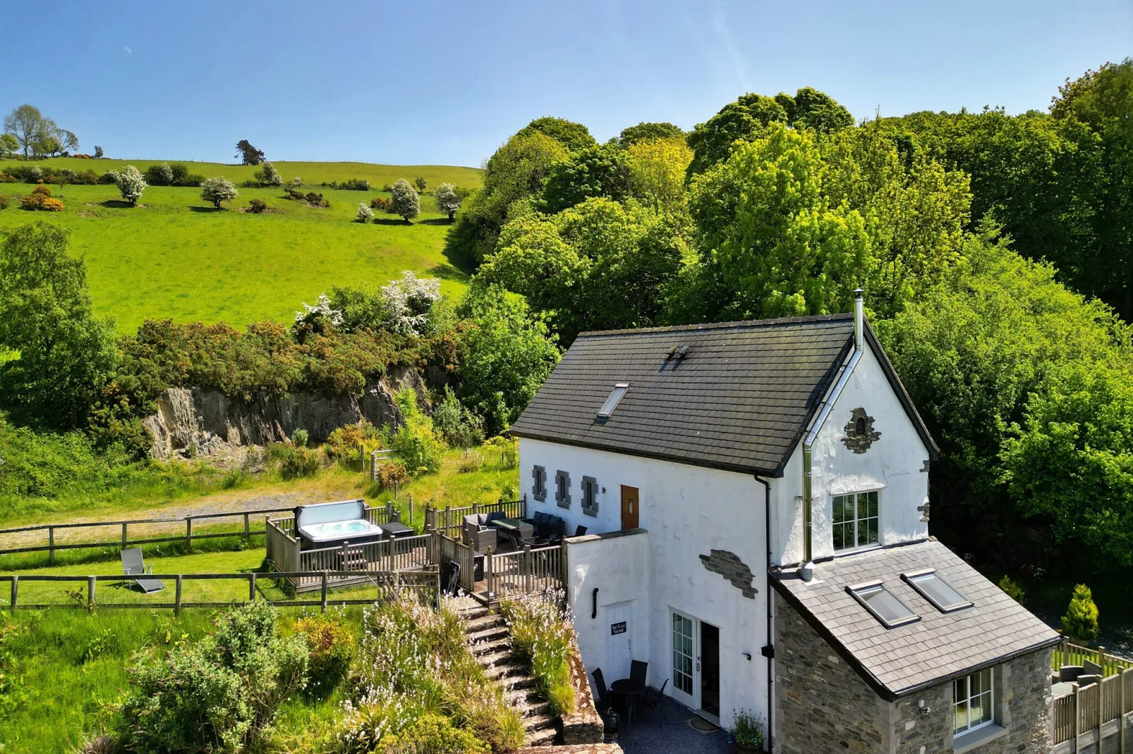 Red Kites Retreat-Exterior summer