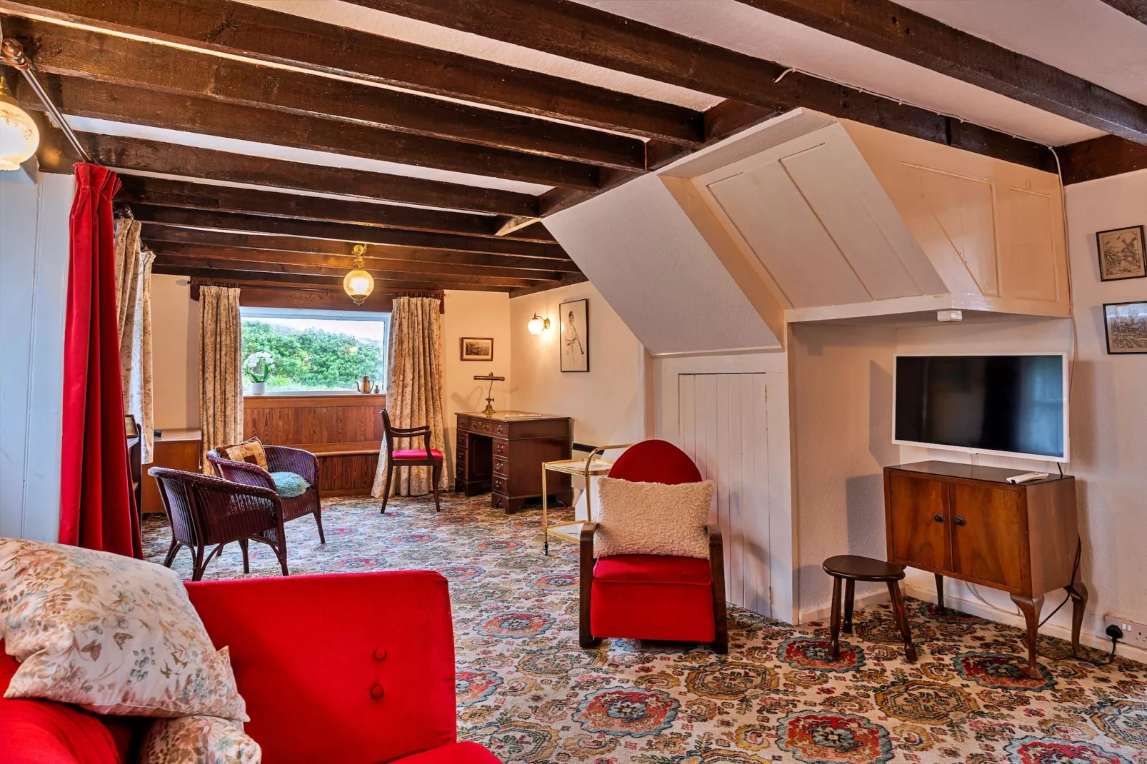 Lewcott-Living room