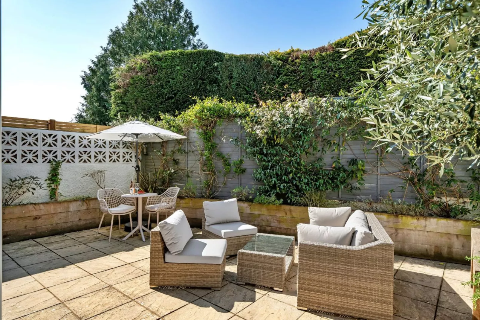Dart Retreat-Jardin d'été
