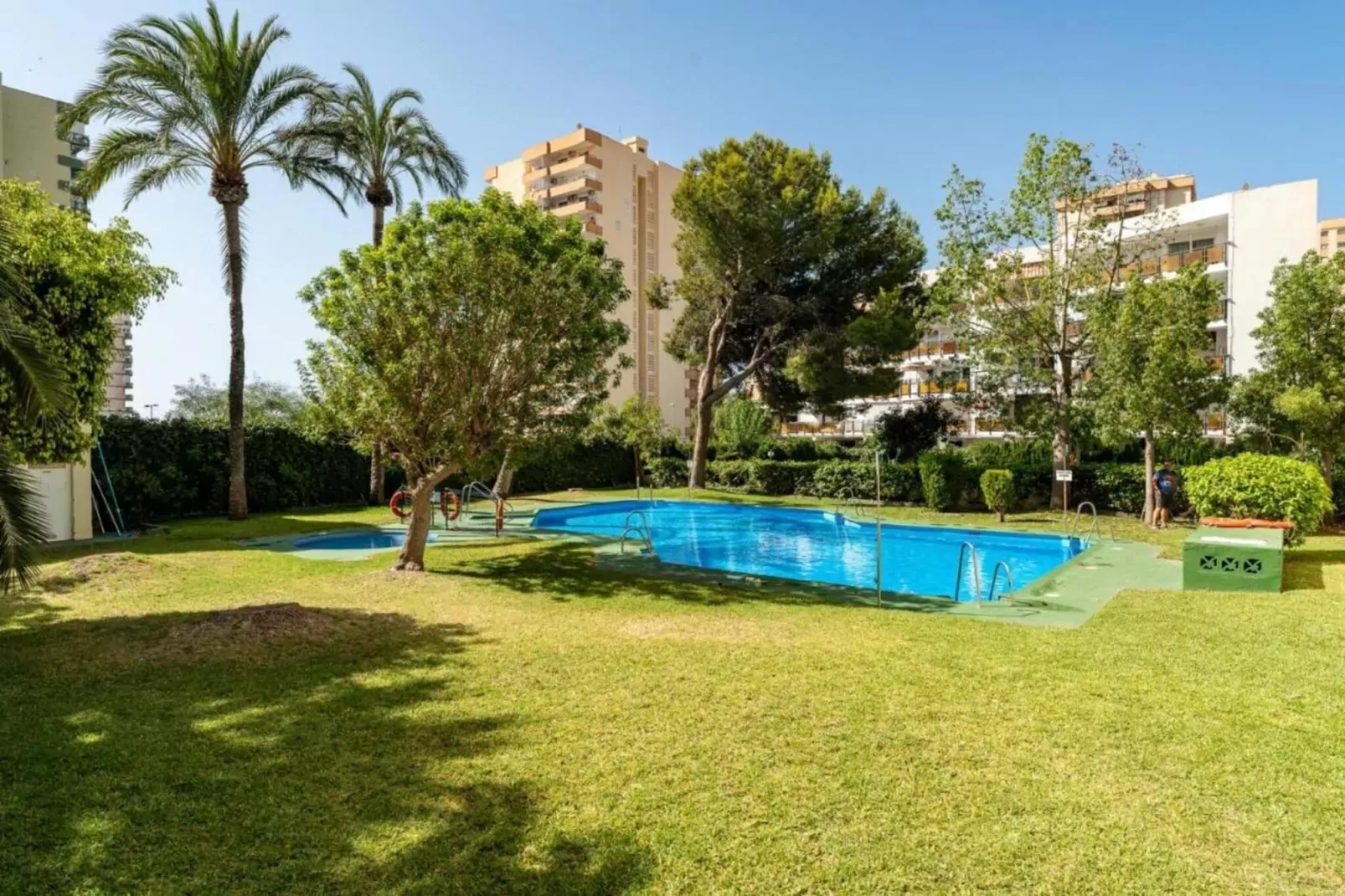 Apartamento con vistas al mar-Piscine