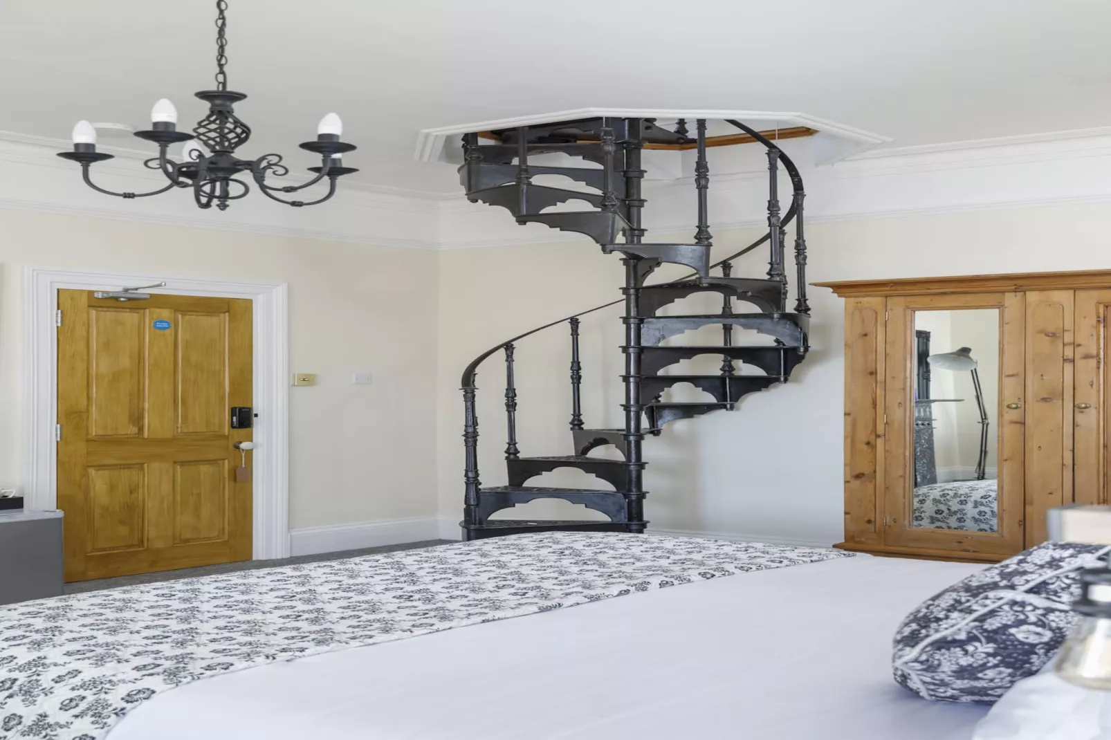 Pittodrie Guest House - Apartment 6-Bedroom