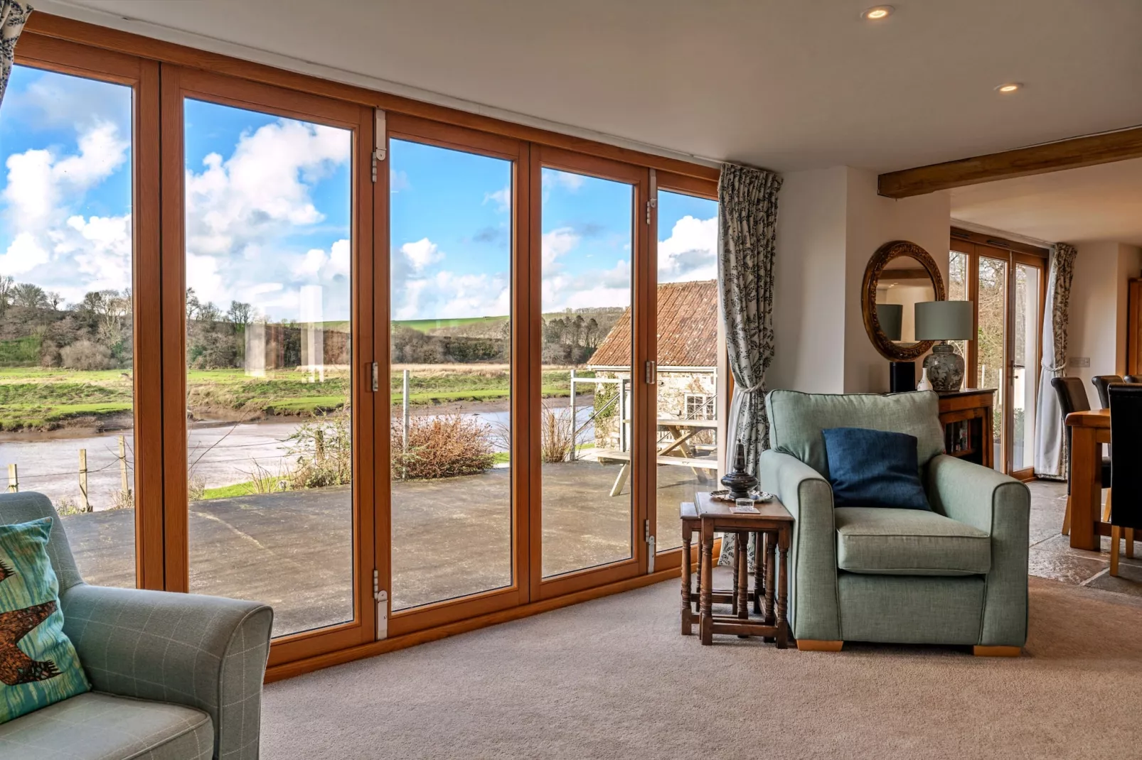 Lower Netherdowns-Salon