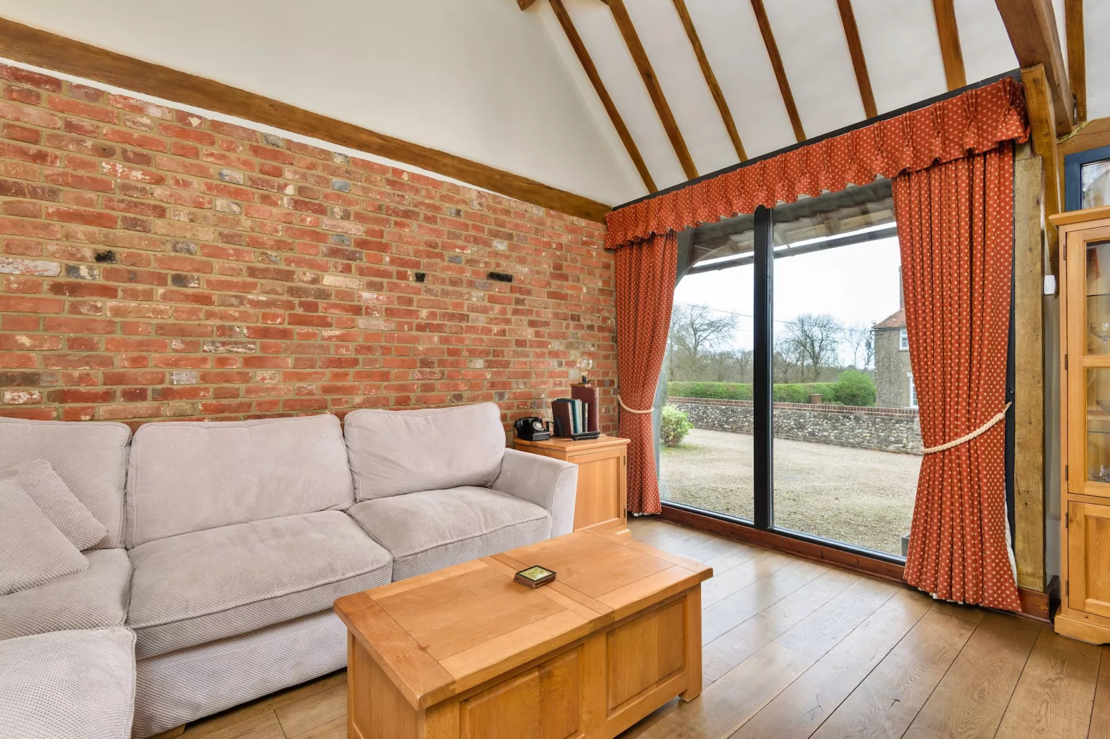 Flint Barn-Living room