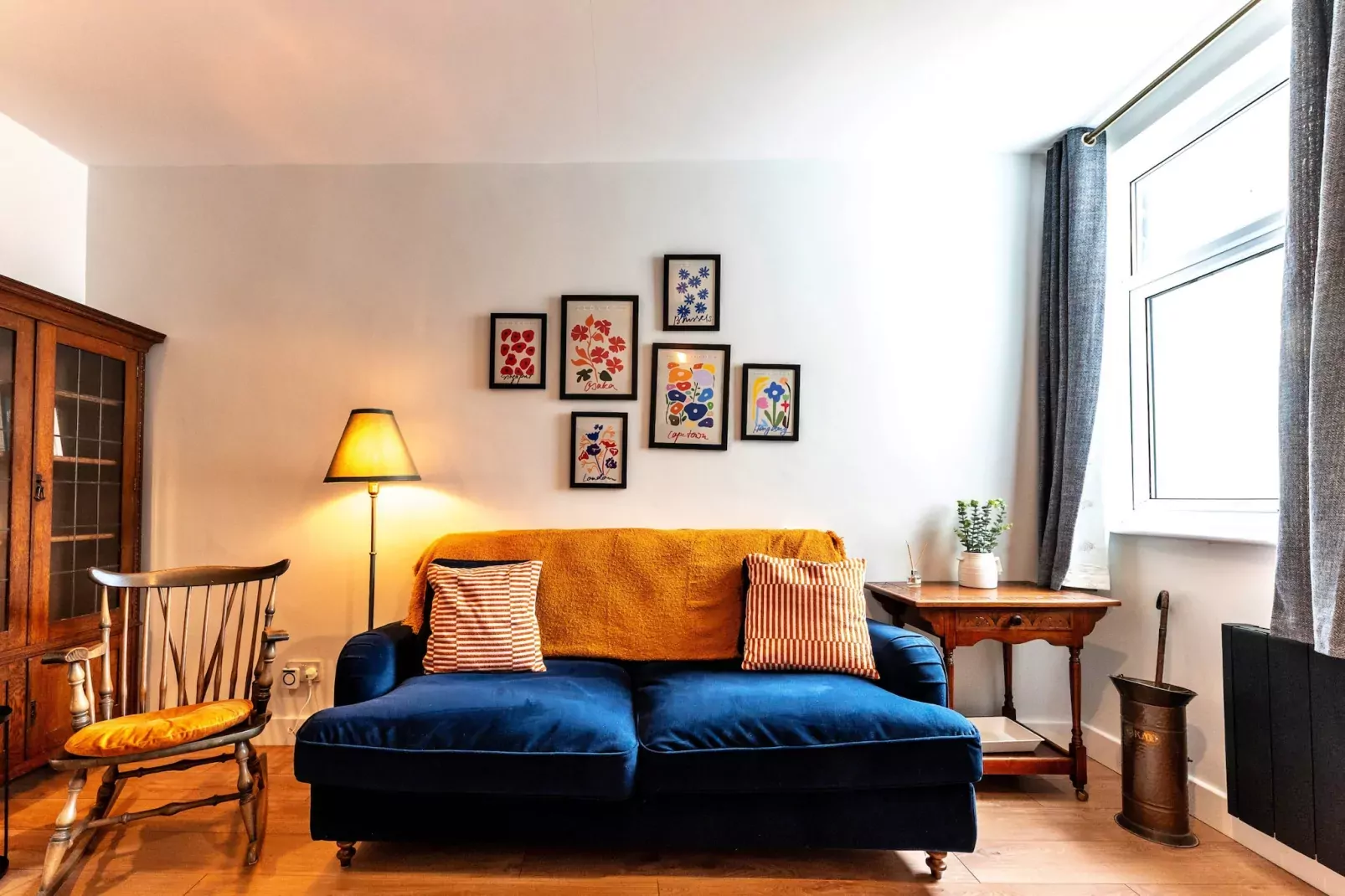 Sheila's Cottage-Living room