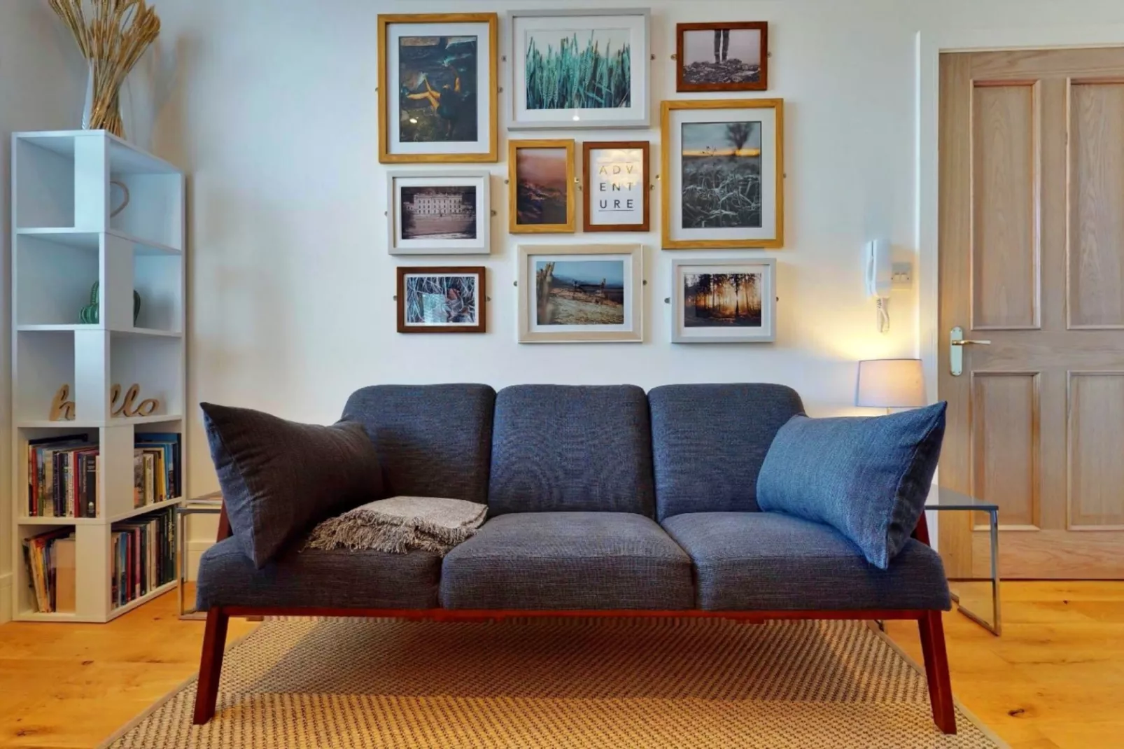 Peak Dale Apartment-Living room