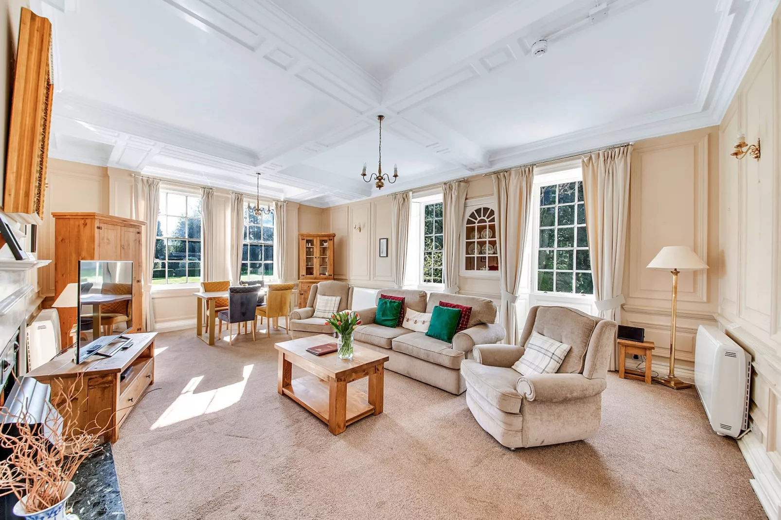 Mowbray Hall Apt-Living room